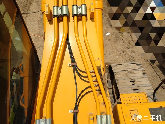 龙工 LG6225E 挖掘机