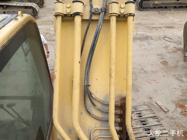 小松 PC220-8 挖掘机