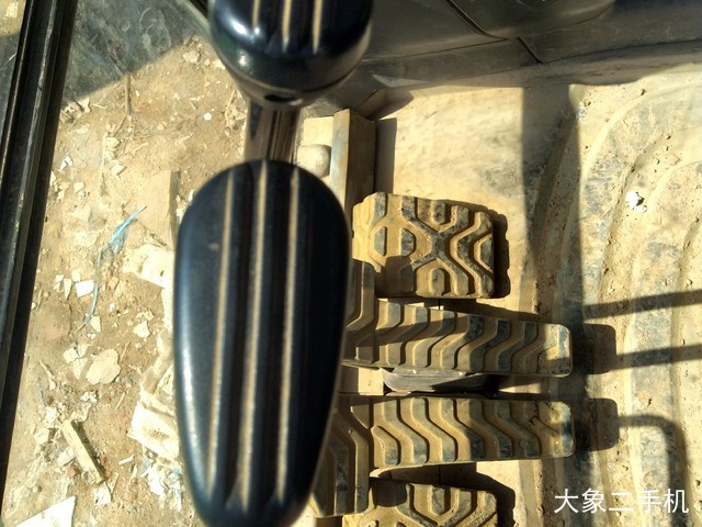 卡特彼勒 323D2L 挖掘机