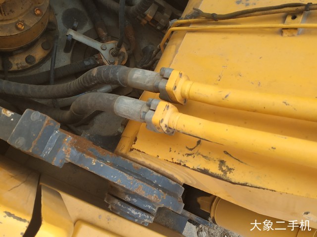 现代 R215-7 挖掘机
