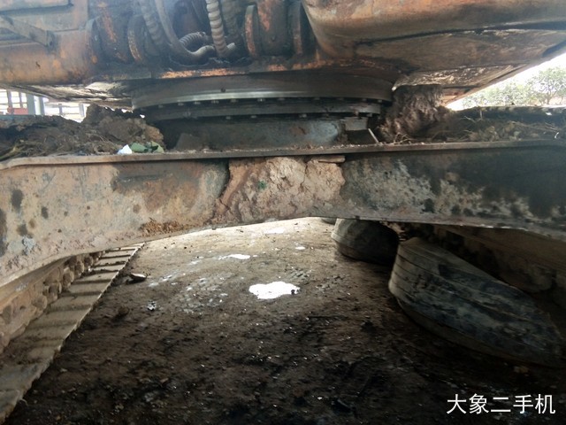 现代 R225LC-7 挖掘机