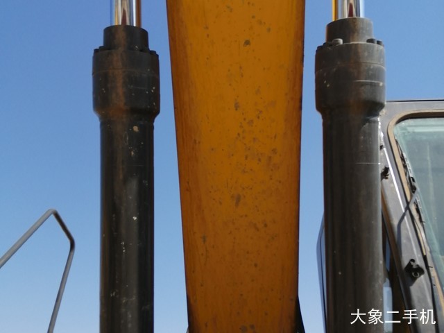 雷沃重工 FR220E 挖掘机