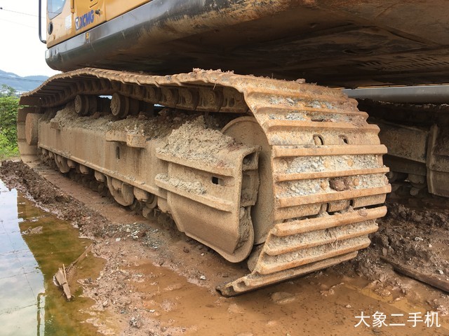 徐工 XE270DK 挖掘机