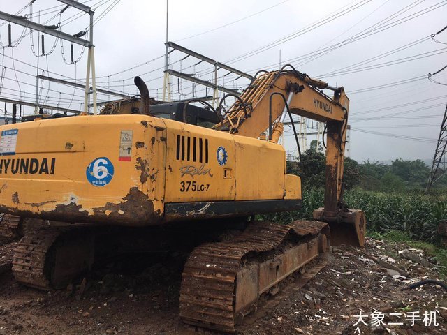 现代 R375LC-7 挖掘机