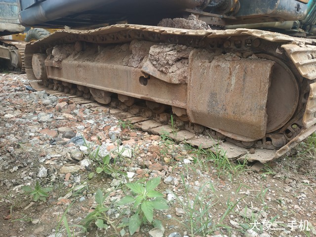 现代 R215-9 挖掘机