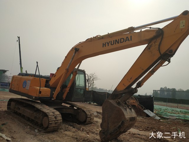 现代 R215-7 挖掘机
