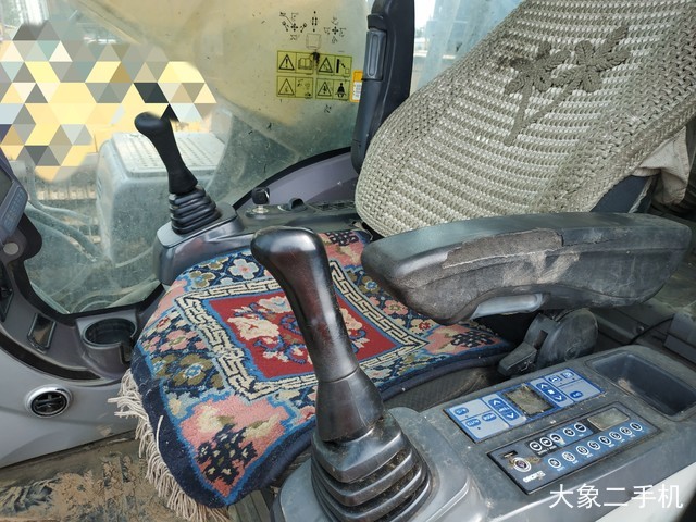 徐工 XE470C 挖掘机