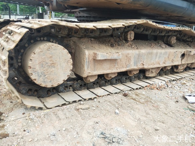 现代 R215-9 挖掘机