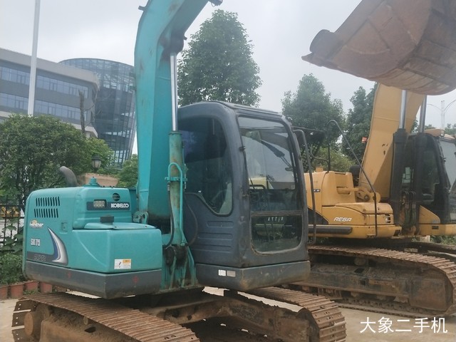 神钢 SK75-8 挖掘机
