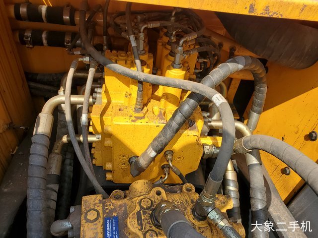 现代 R225LC-7 挖掘机