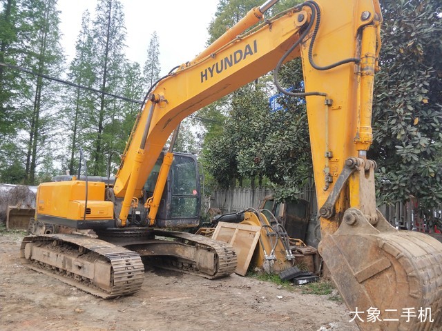 现代 R265LC-7 挖掘机