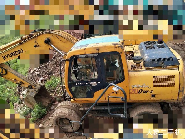 现代 R130W-5 挖掘机
