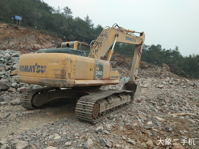 小松 PC240LC-8M0 挖掘机