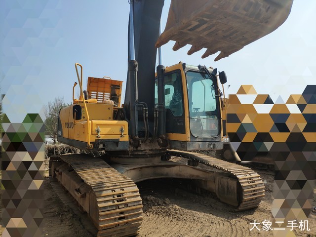沃尔沃 EC240BLC 挖掘机
