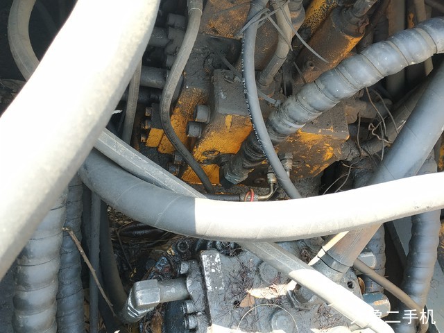 现代 R215-9 挖掘机