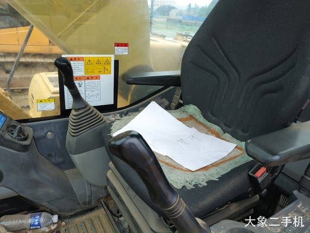 小松 PC220-8M0 挖掘机