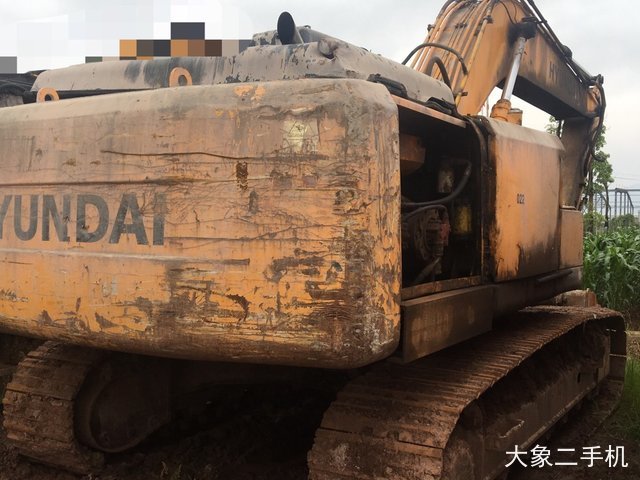 现代 R215-7C 挖掘机