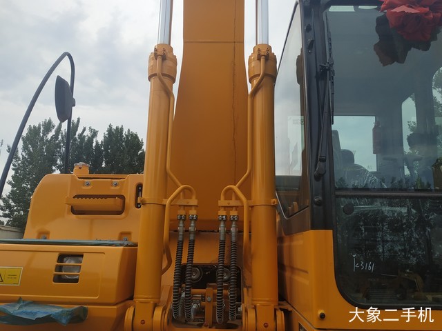 龙工 LG6225E 挖掘机