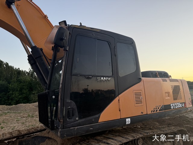 三一重工 SY235C-9 挖掘机