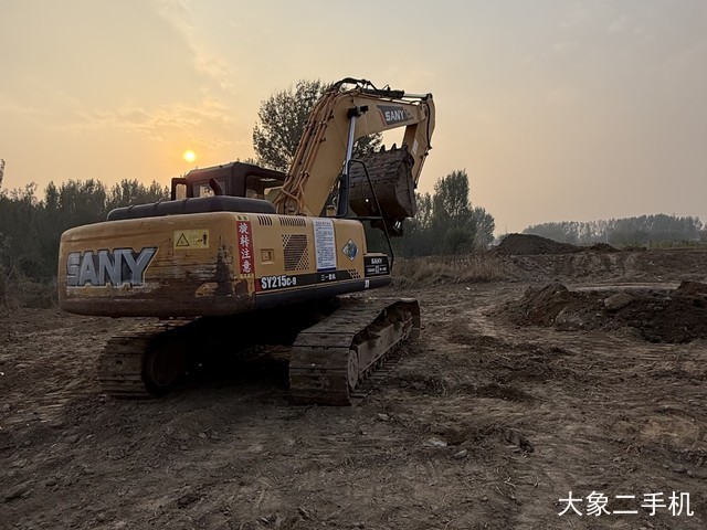 三一重工 SY215C-9 挖掘机