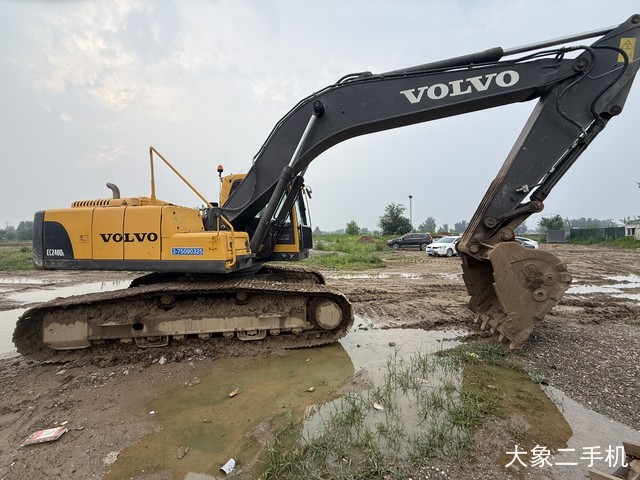 沃尔沃 EC240 挖掘机