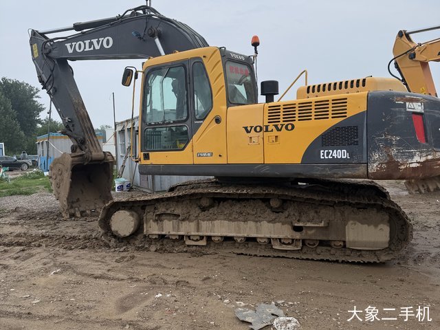 沃尔沃 EC240 挖掘机