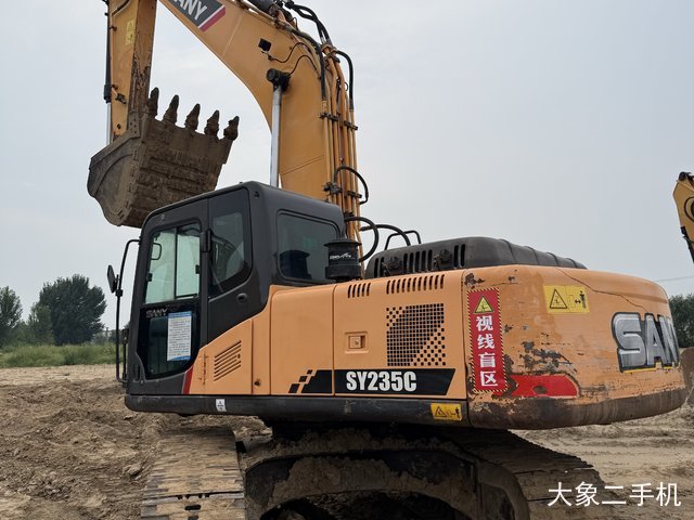 三一重工 SY235C-9 挖掘机