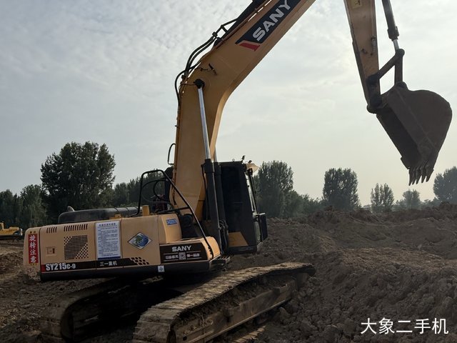 三一重工 SY215C-9 挖掘机