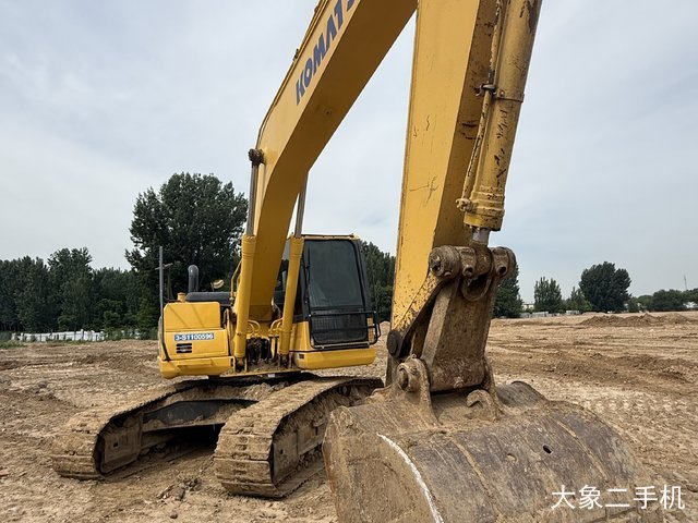 小松 PC200 挖掘机