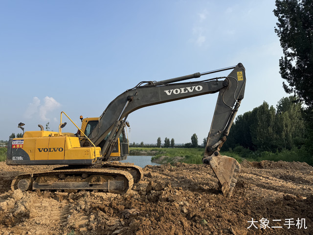 沃尔沃 EC210BLC 挖掘机