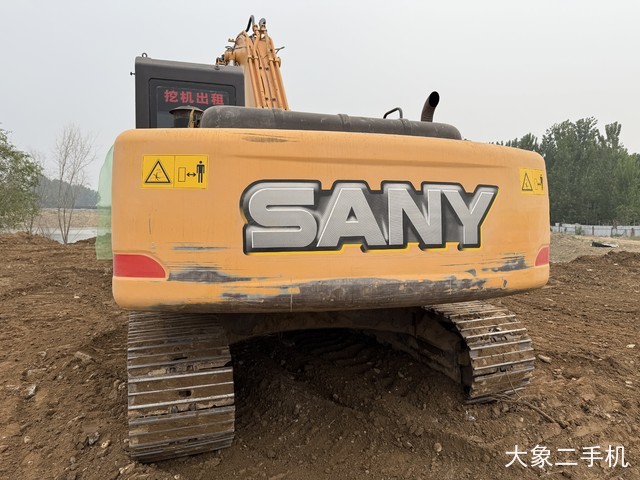 三一重工 SY215C-9 挖掘机