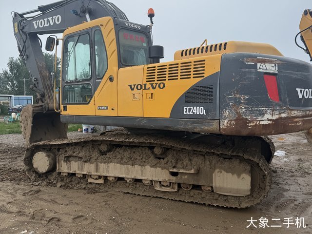 沃尔沃 EC240 挖掘机