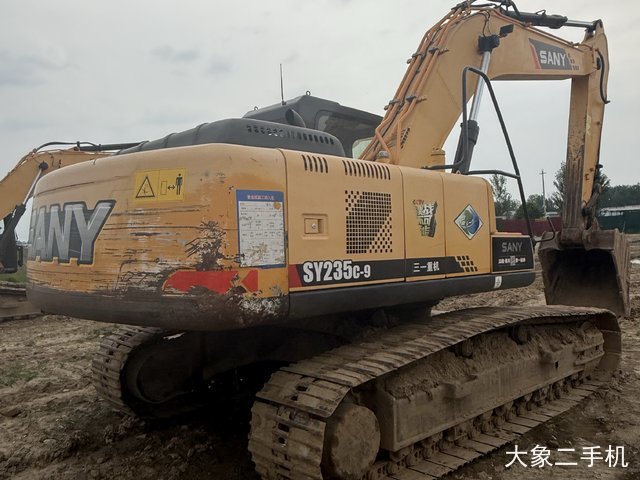 三一重工 SY235C-9 挖掘机