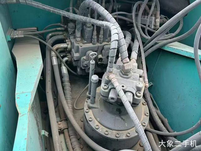 神钢 SK260 挖掘机