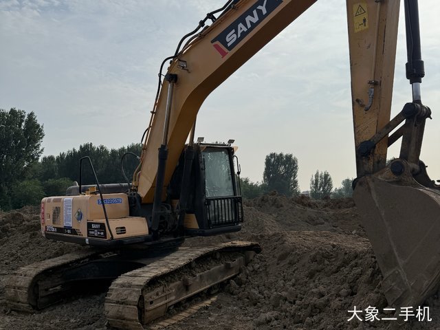 三一重工 SY215C-9 挖掘机