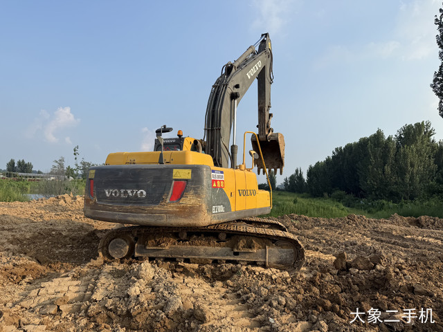 沃尔沃 EC210BLC 挖掘机