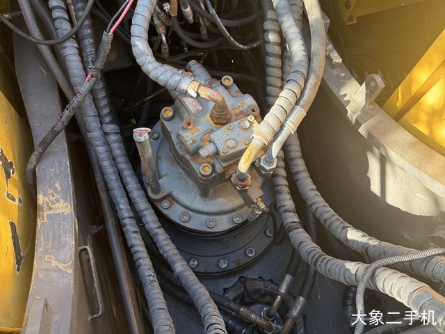 沃尔沃 EC240B 挖掘机
