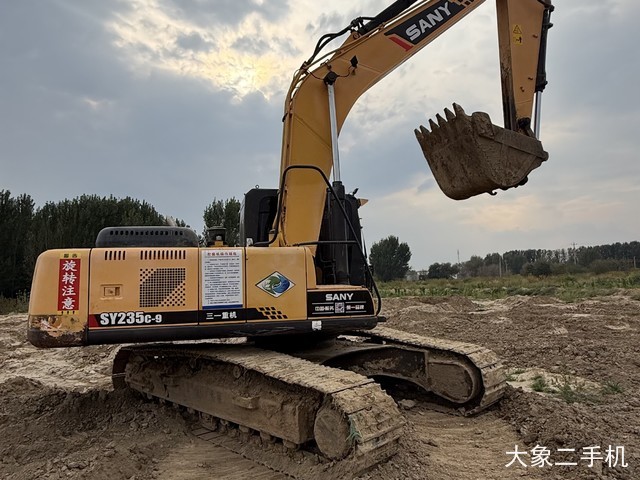 三一重工 SY235C-9 挖掘机