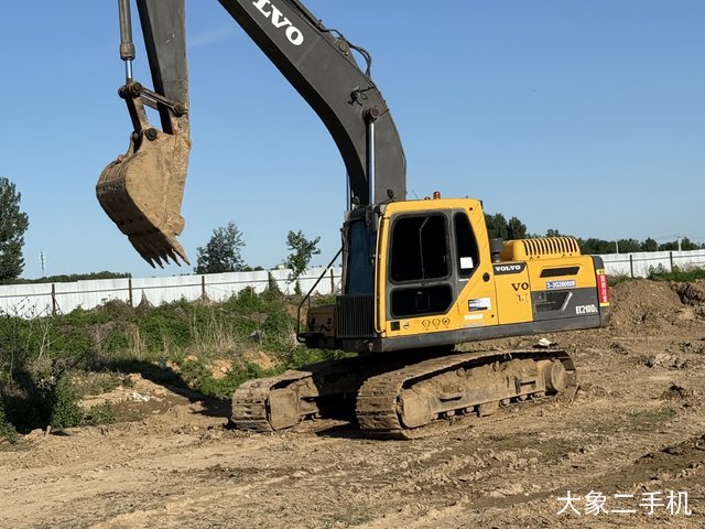 沃尔沃 EC210B 挖掘机