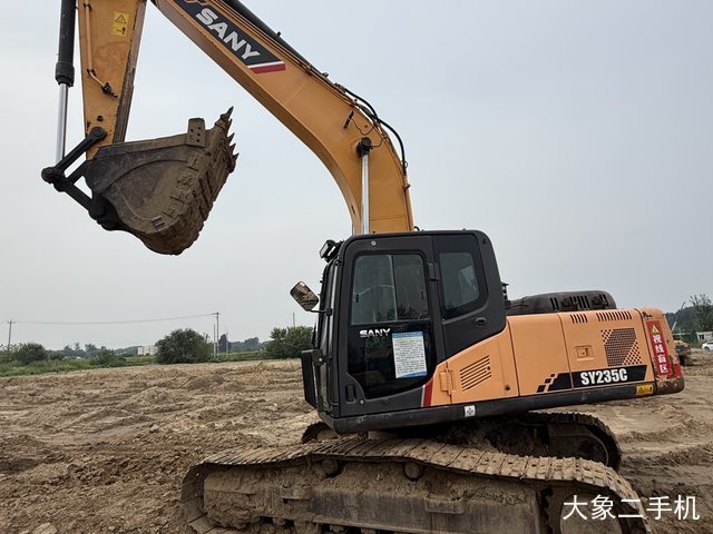 三一重工 SY235C-9 挖掘机