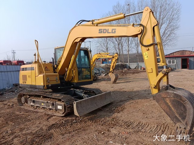 山东临工 E685F 挖掘机