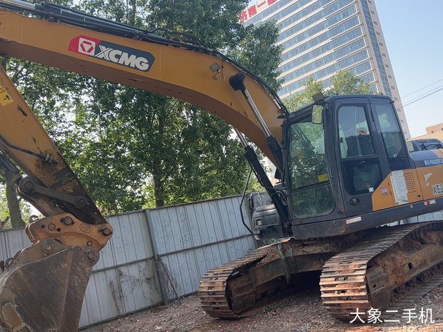 徐工 XE210 挖掘机