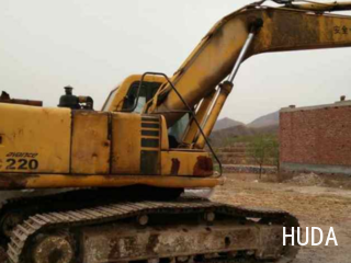 Komatsu PC200-6 Excavator