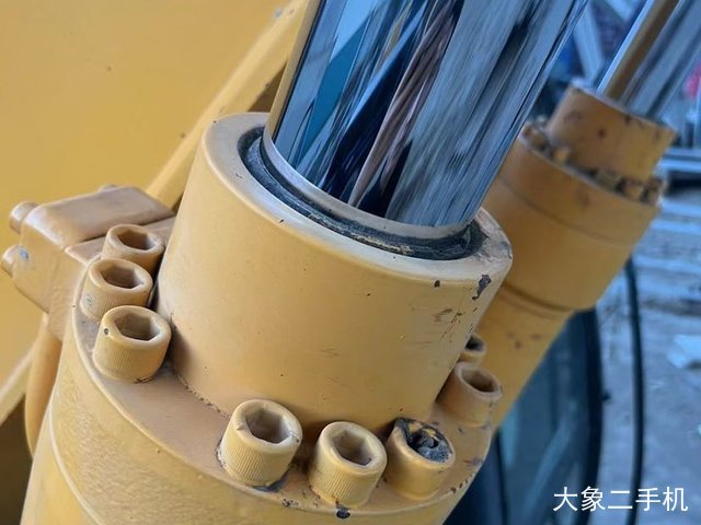 现代 R225LC-7 挖掘机