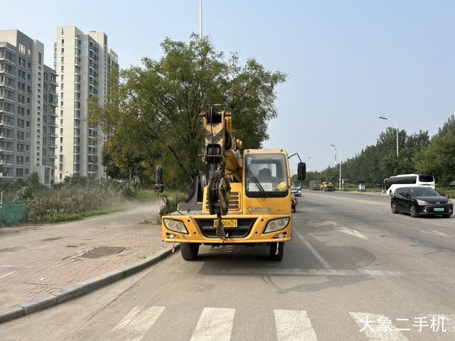 徐工 QY12 起重机