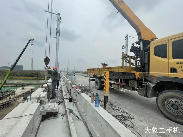 江南专汽 JX1060TSG23(江铃) 起重机