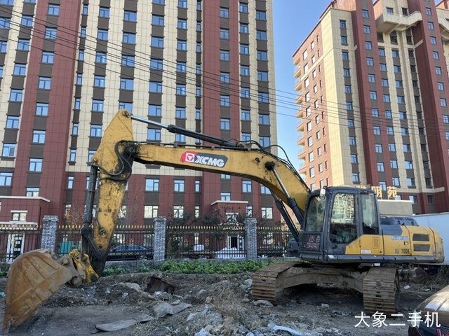 徐工 XE270DK 挖掘机