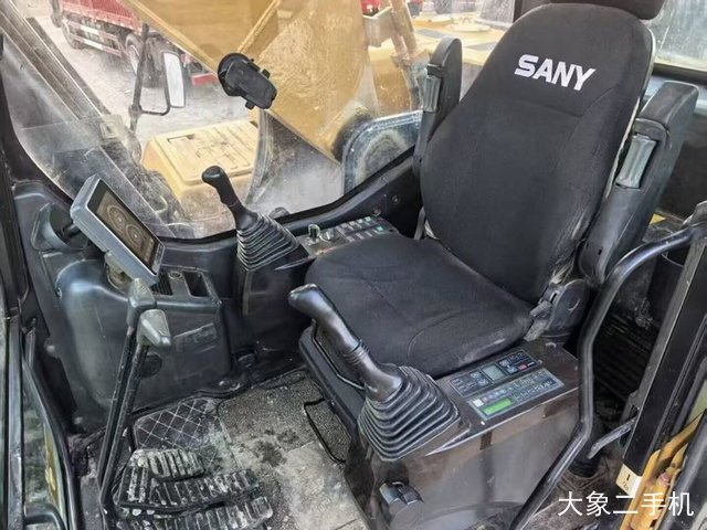 三一重工 SY215C-10 挖掘机