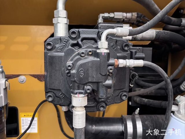 三一重工 SY215C-8 挖掘机