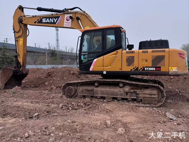 三一重工 SY215C-8 挖掘机
